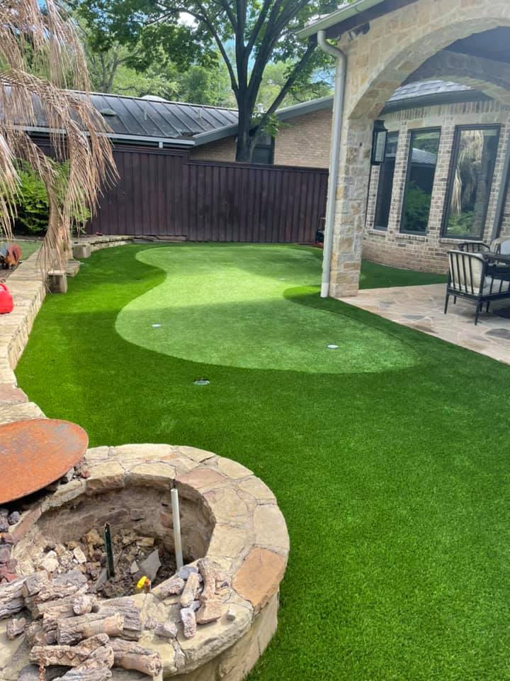 Signature Series Synthetic Turf and Putting Green in Dallas, TX