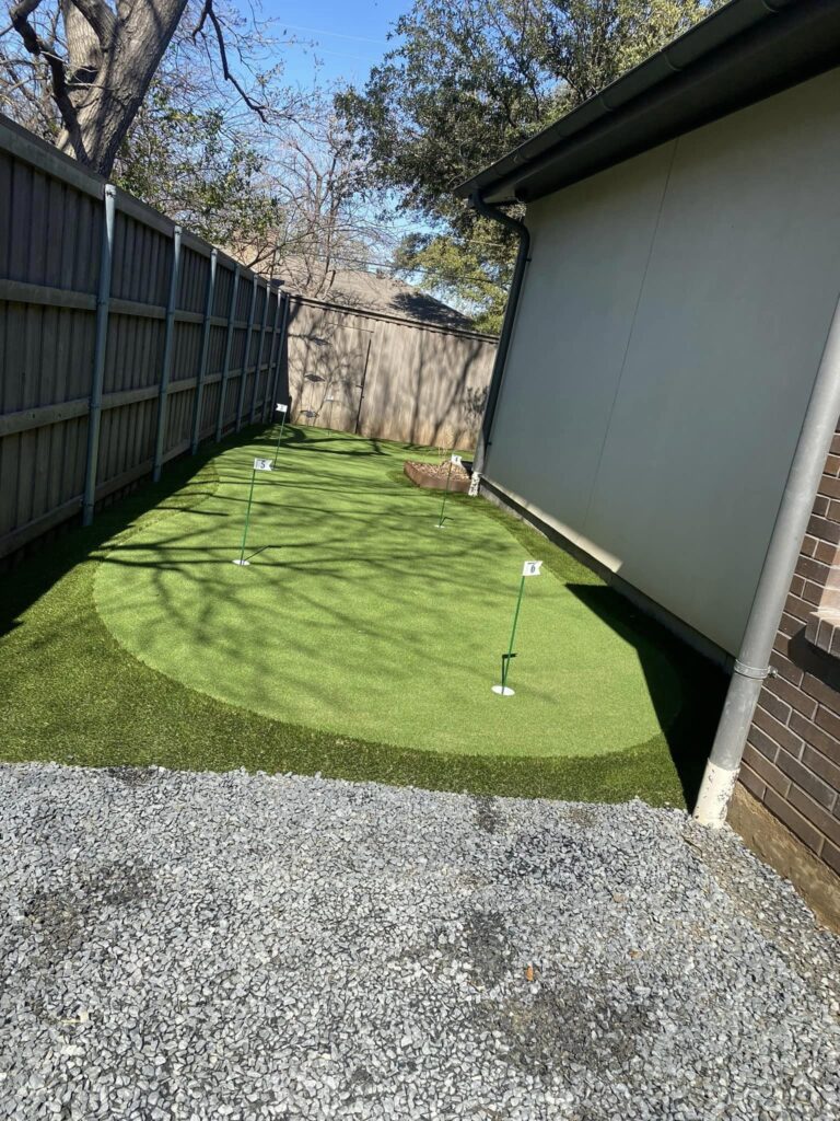 Back angle of wrap-around putting green in Frisco, TX with tejas gravel