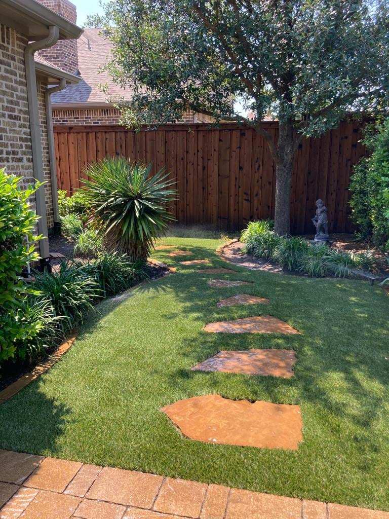 5 Ways to Use Outdoor Artificial Turf to Create an Extra-Useful Backyard